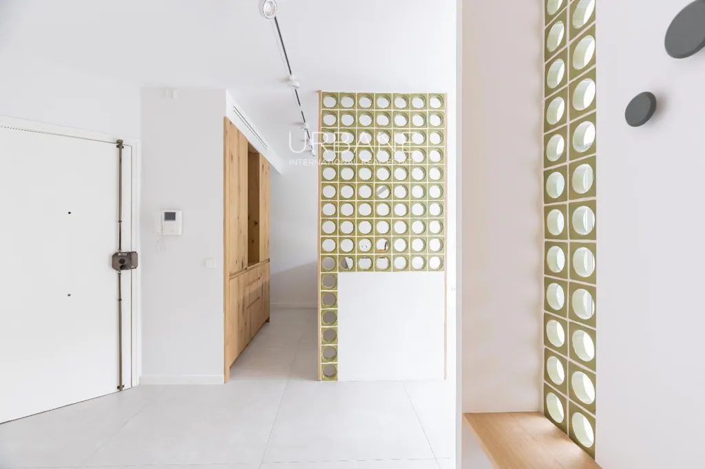 Esik - Designer Flat with Terrace in Sant Antoni, Barcelona