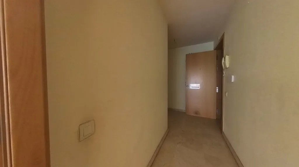 Esik - Occupied Flat with Terrace in Sabadell