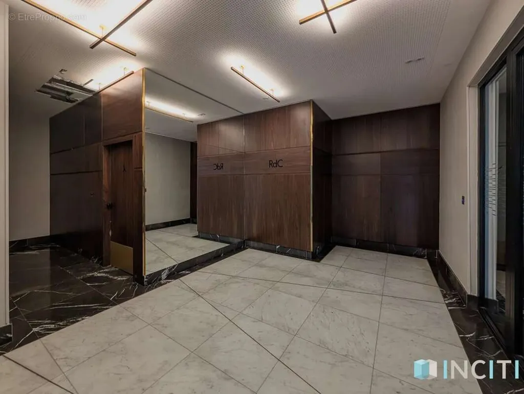 Esik - Grand Studio with Panoramic View in Issy-les-Moulineaux