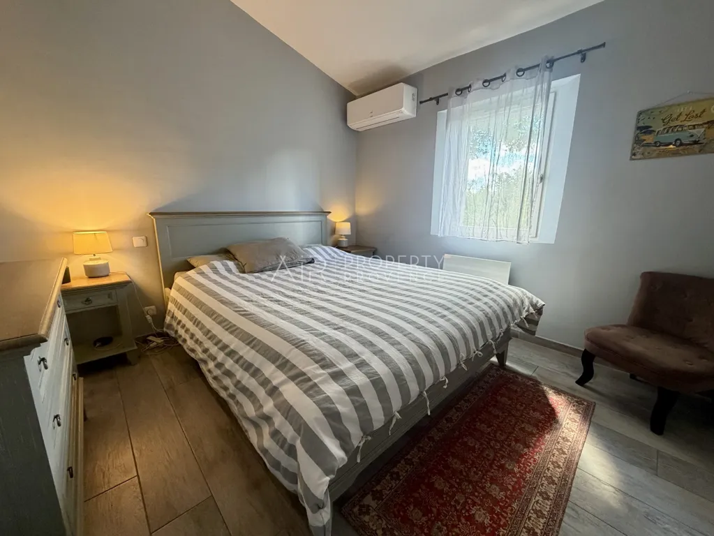 Chambres - Maison Rénovée avec Piscine à Lourmarin