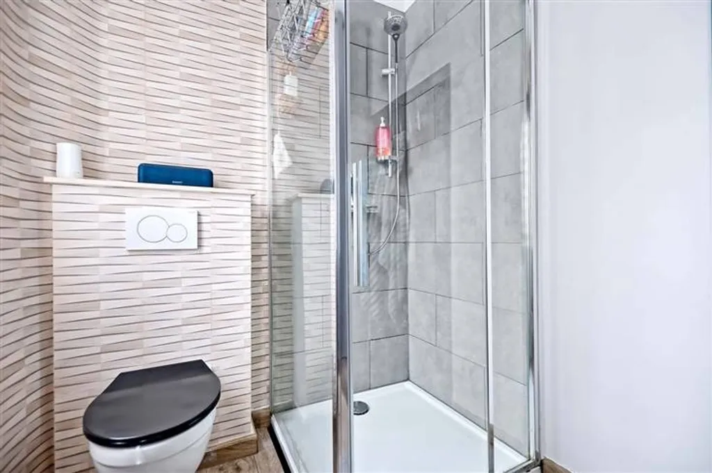 Vannitoad - Converted Pharmacy Apartment in Tamines