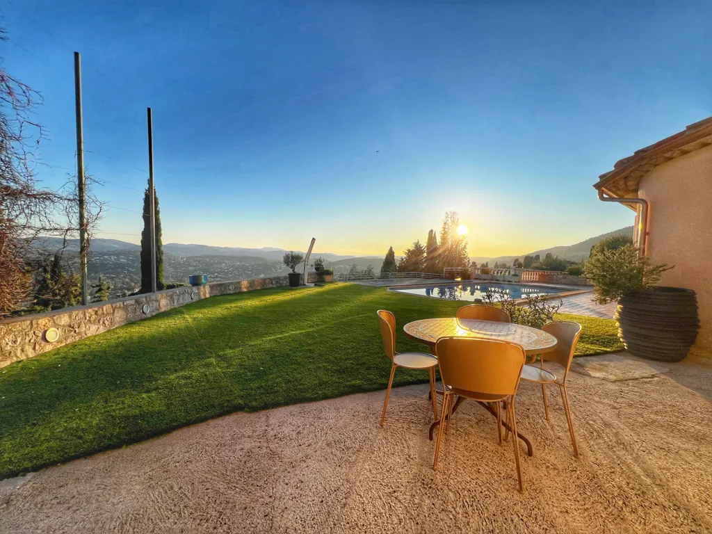 Terrace - Luxury Villa with Sea View in Cabris