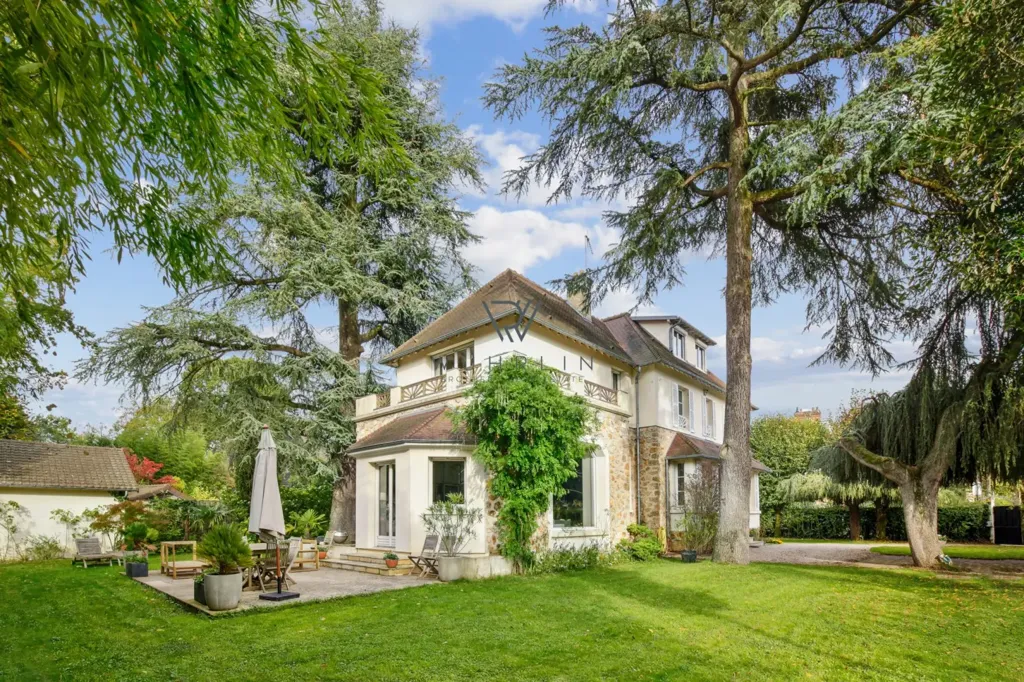 Aed - Charming 1930s House with Garden in Vaucresson