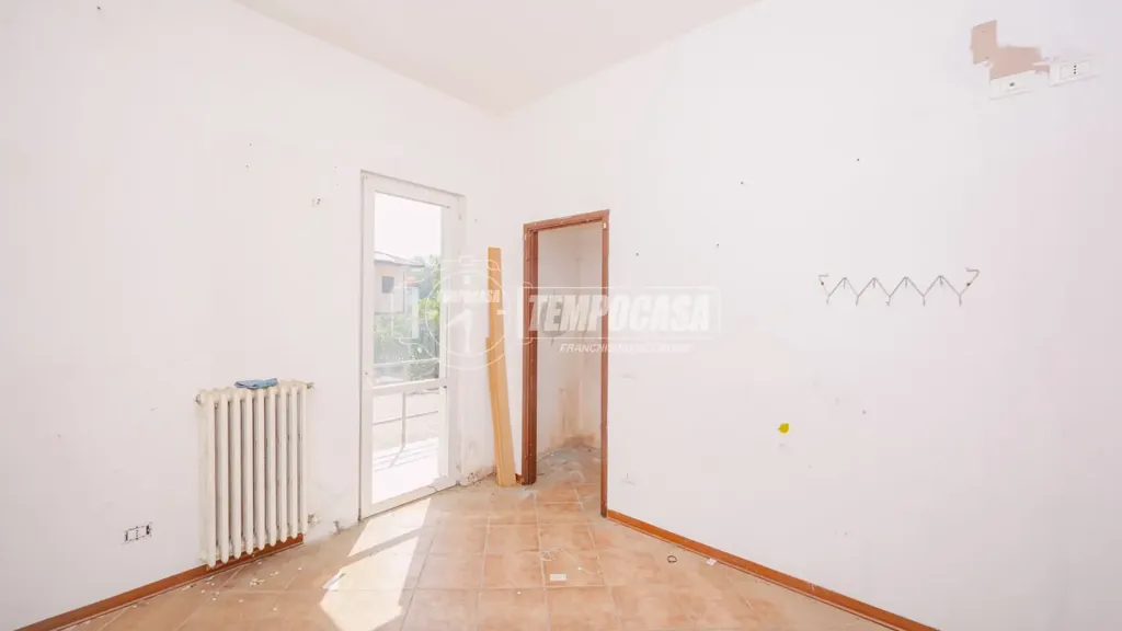 Pièces - Spacious Triplex with Balcony in Vigevano