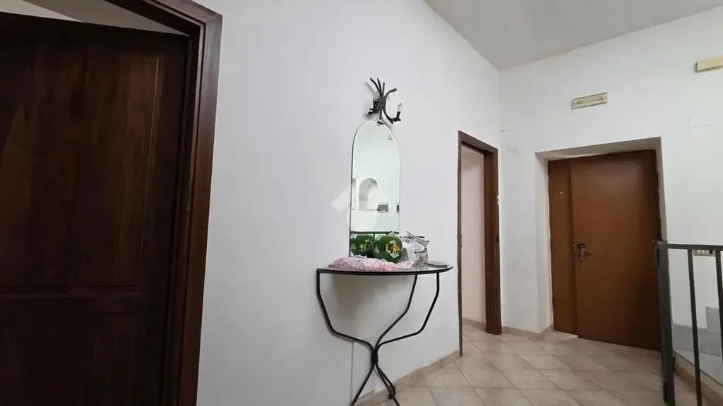 Hallway - Apartment with Terrace in Montesanto, Naples