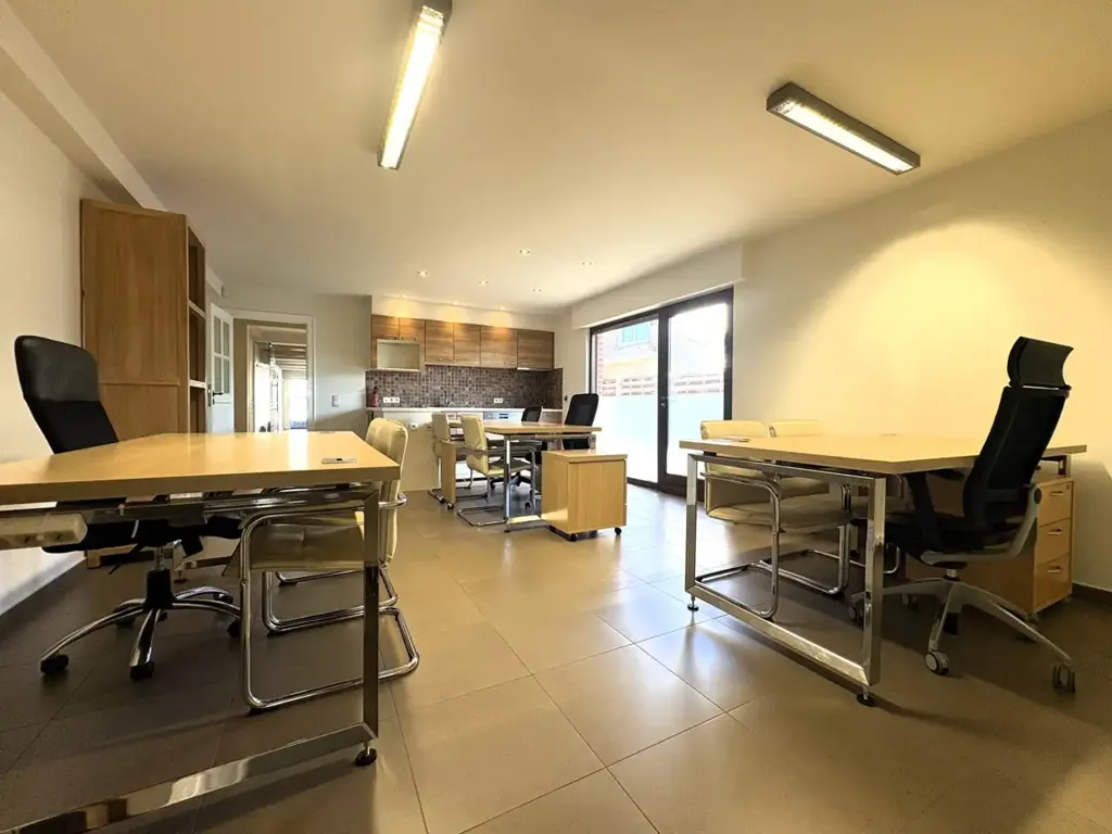 Studio - Shop with Strong Visibility in Waregem