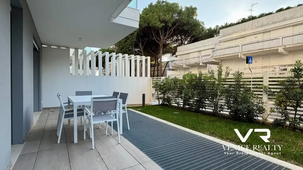 Terrasse - Trilocale with Private Garden in Jesolo