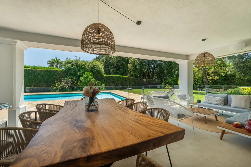 Terrazza - Renovated Villa with Pool in Valbonne