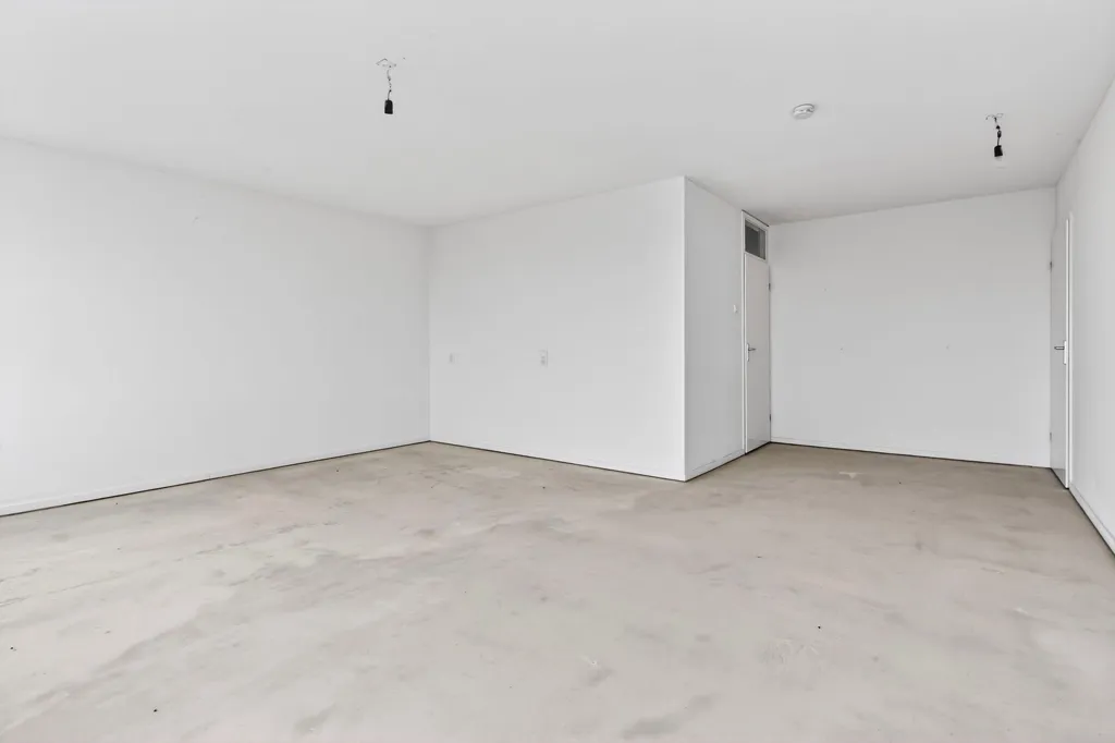 Pièces - 4-Bedroom Apartment with Balcony in Overvecht