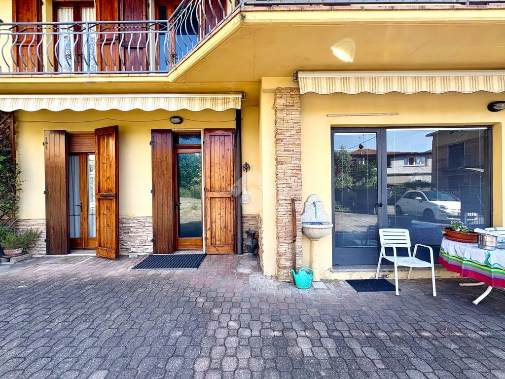 Terrass - Central Bifamiliare with Private Garden in Adro