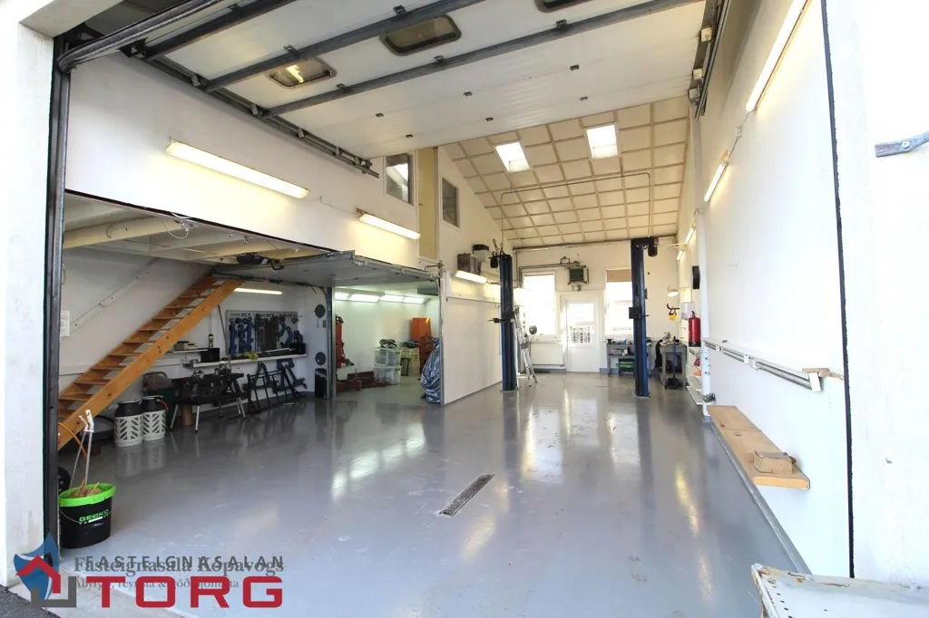 Garage - Warehouse with Loft Space in Hafnarfjörður