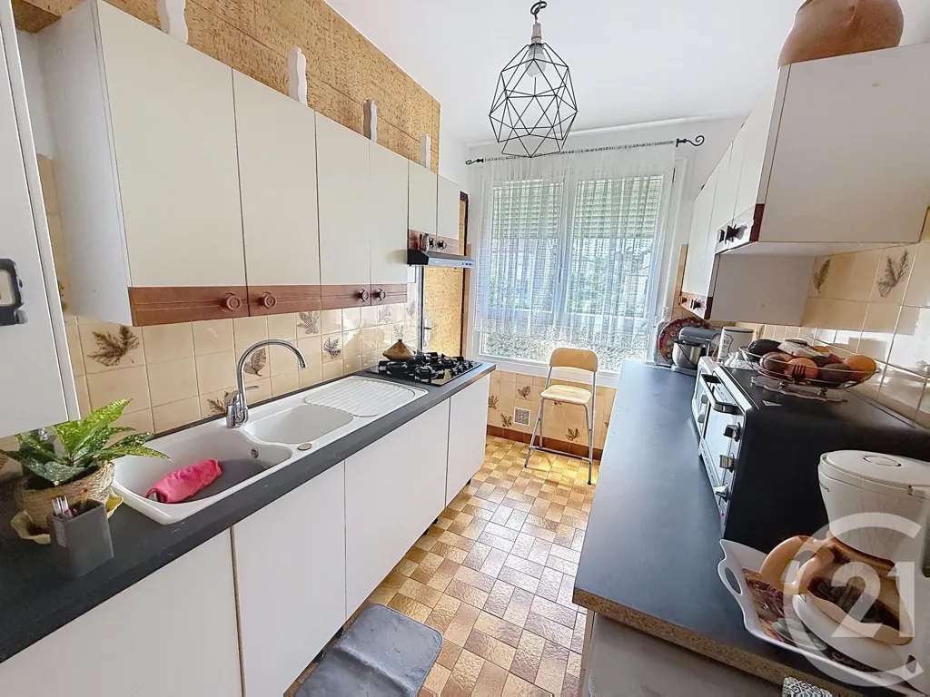 Cucina - 3-Bedroom Apartment with Balcony in Gonesse
