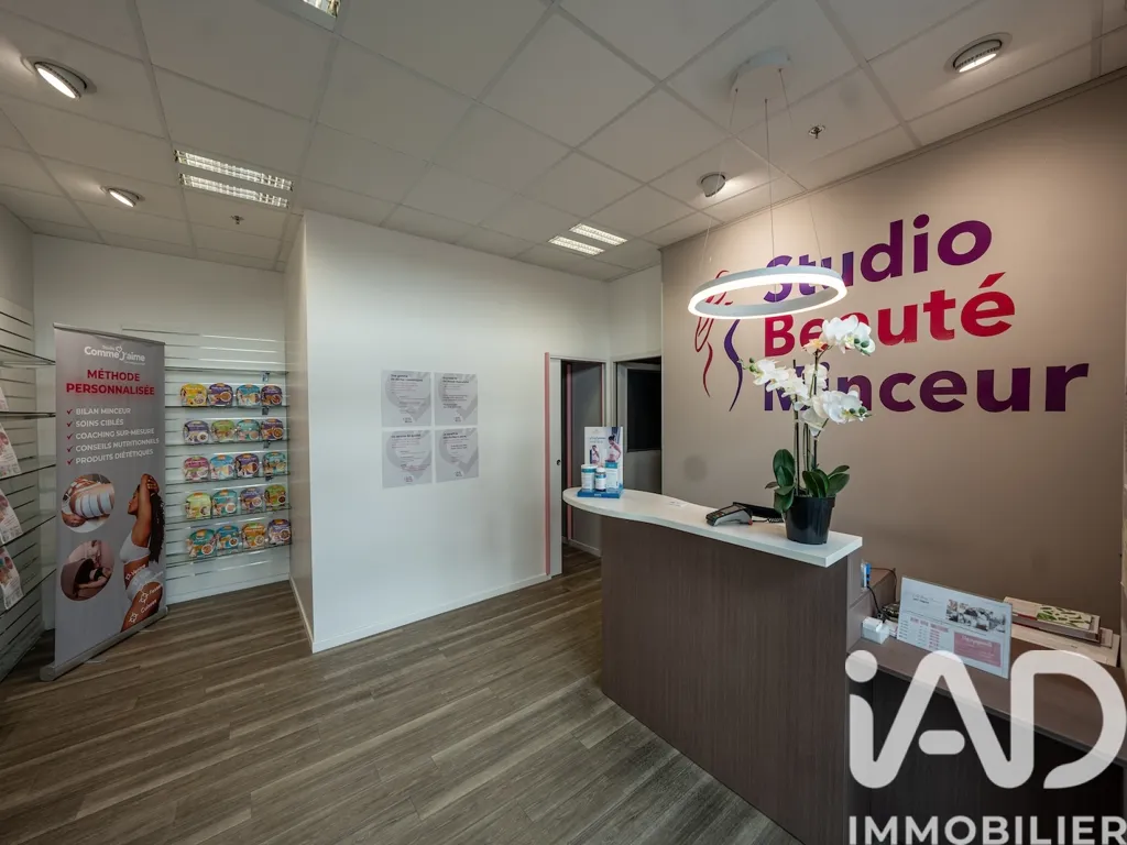 Rooms - Established Salon in Commercial Zone, Aubenas