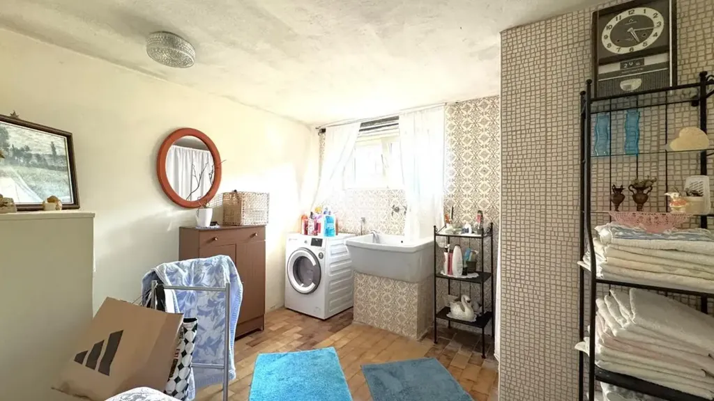 Utility Room - Terraced Villa with Garden in Marcaria