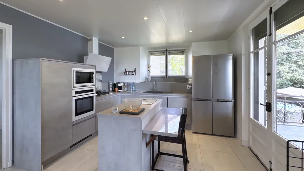 Cuisine - Maison au Calme avec Terrasse et Piscine à Gruffy