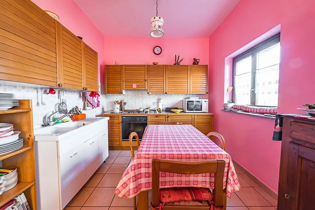 Cuisine - Villa with Garden in Faule, Piemonte