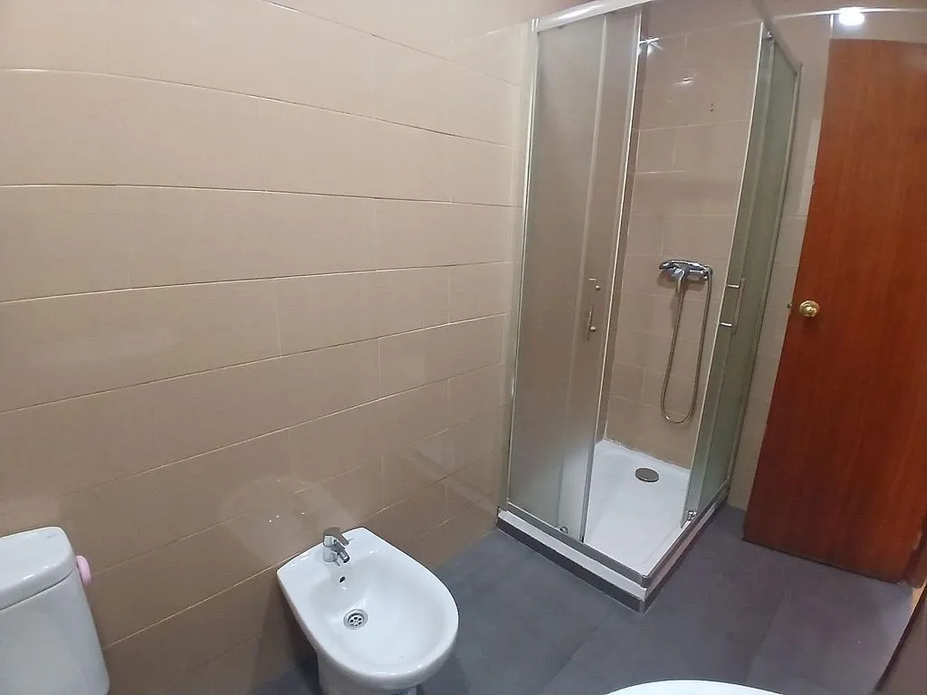 Bathrooms - Furnished Flat with Heating in Cáceres Centre