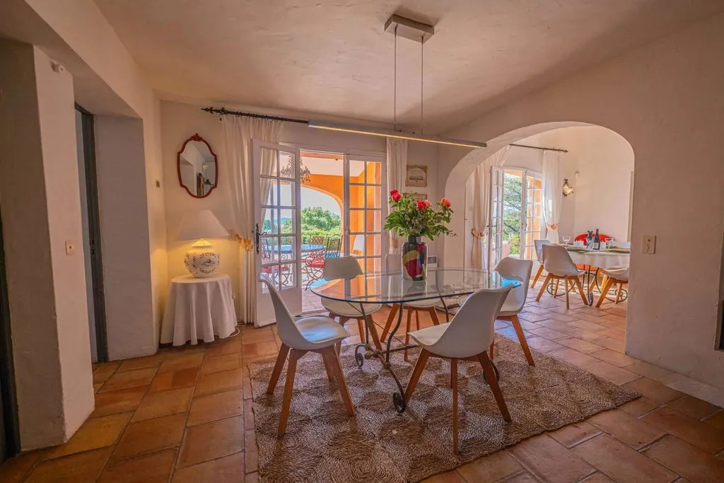 Salle à manger - Villa de Luxe avec Vue Mer à Grimaud