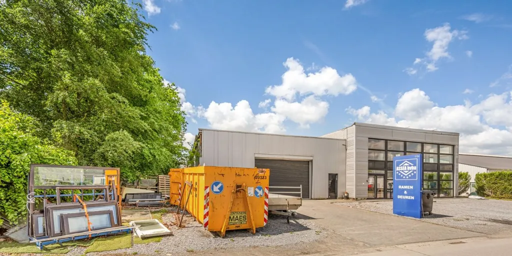 Extérieur - Bâtiment Commercial avec Jardin près de Hasselt