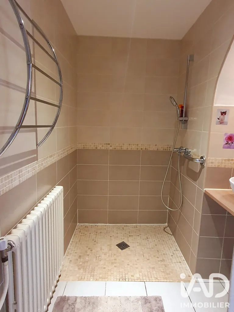 Salles de bain - Appartement en Rez-de-Chaussée avec Terrasse à La Tour-sur-Orb