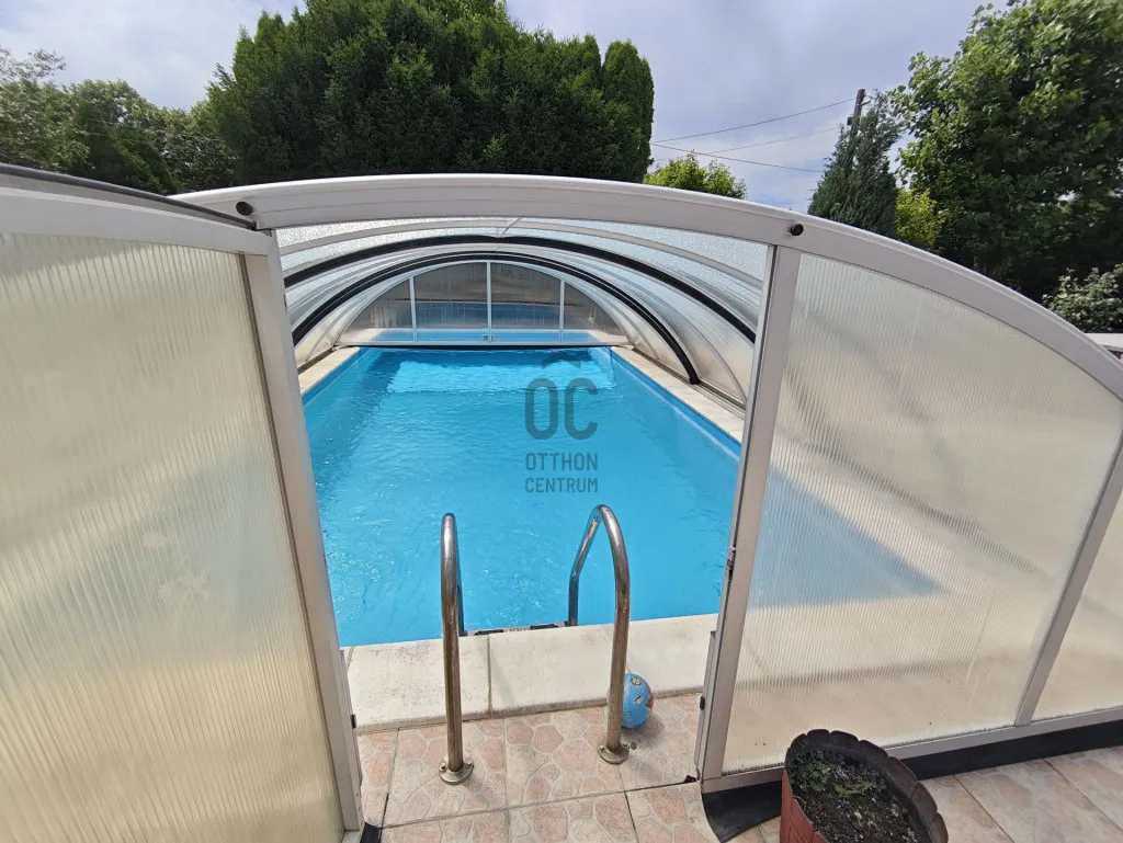 Piscina - Family House with River View in Mohács