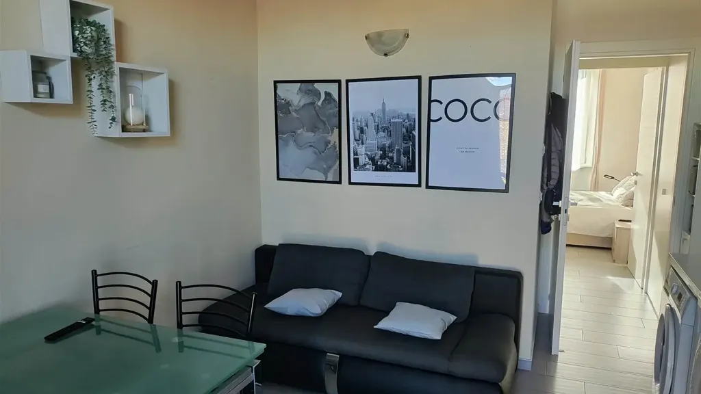 Séjour - Brightly Laid-out Flat with Balcony in Moncalieri