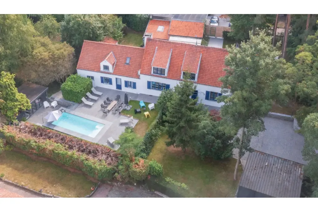 Vue aérienne - Villa 4 façades avec piscine à Bierges