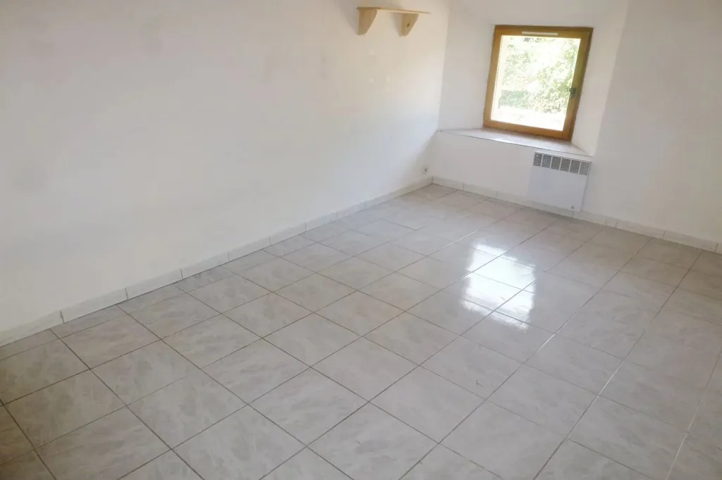 Toad - Bright 3-Bed Flat in Village Centre, Flayosc