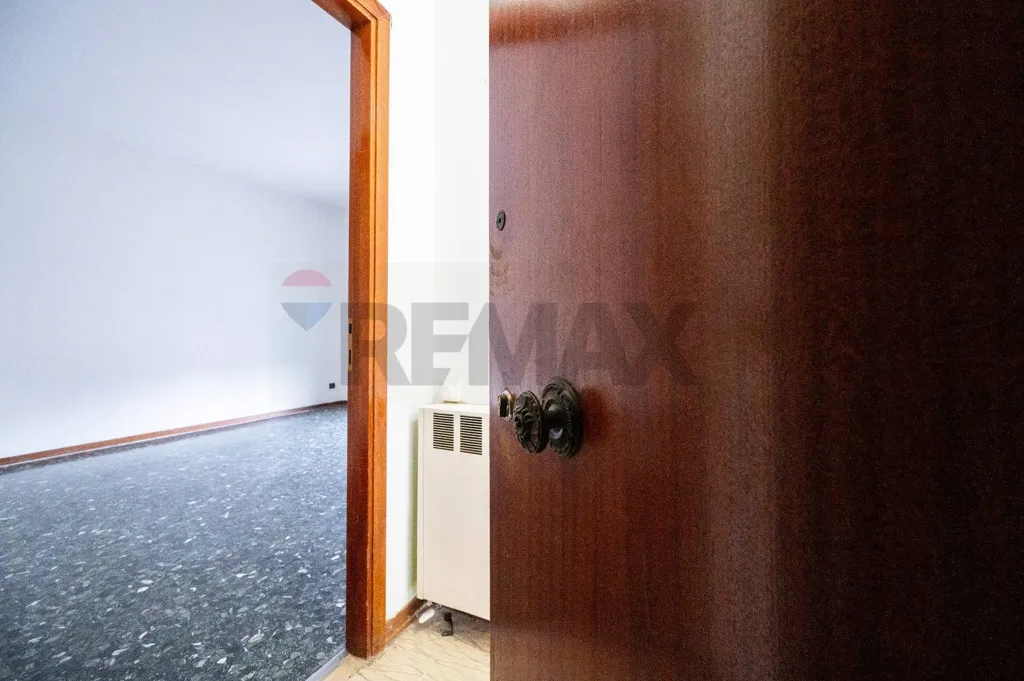 Esik - Spacious Apartment with Panoramic View in Guastalla Centre