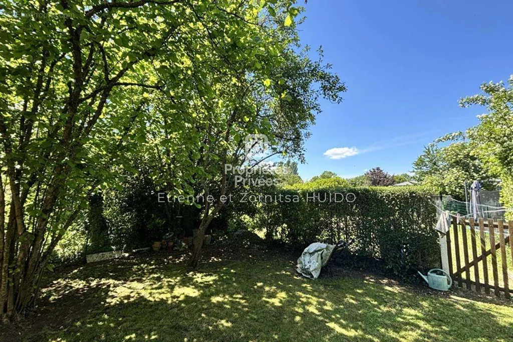 Jardin - Maison de Ville avec Jardin et Rivière à Vatan