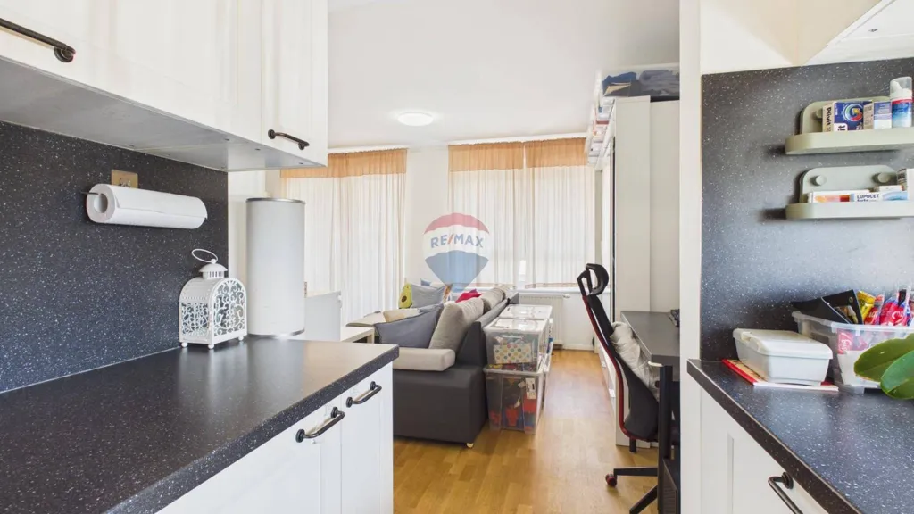 Cuisine - Modern Studio Flat with Balcony in Iver, Zagreb