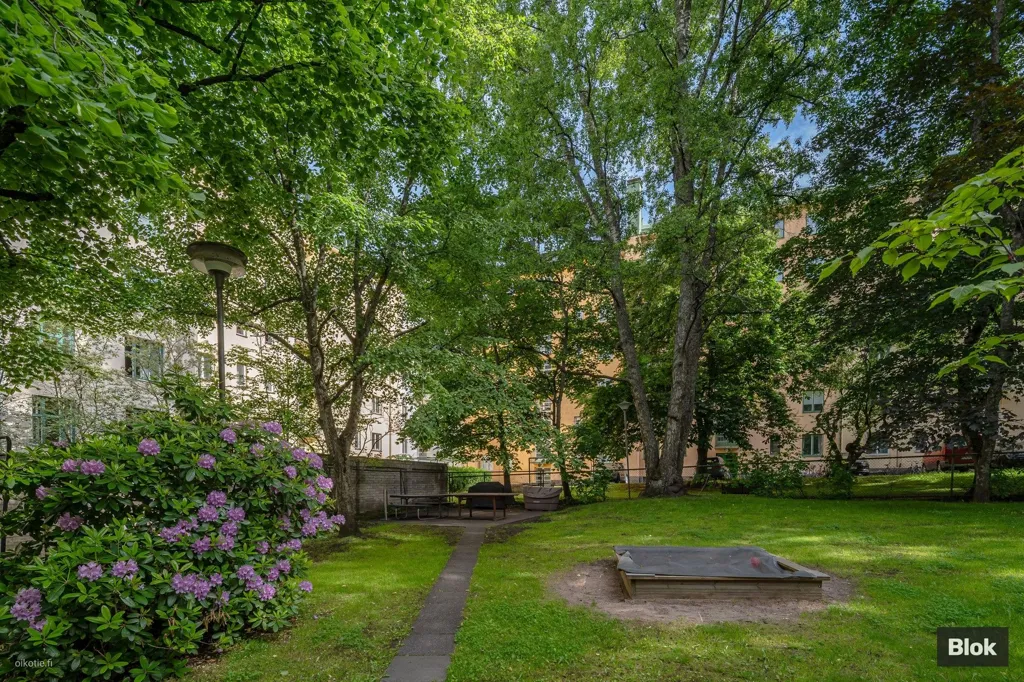 Jardin - Uusklassical Flat with Garden View in Taka-Töölö
