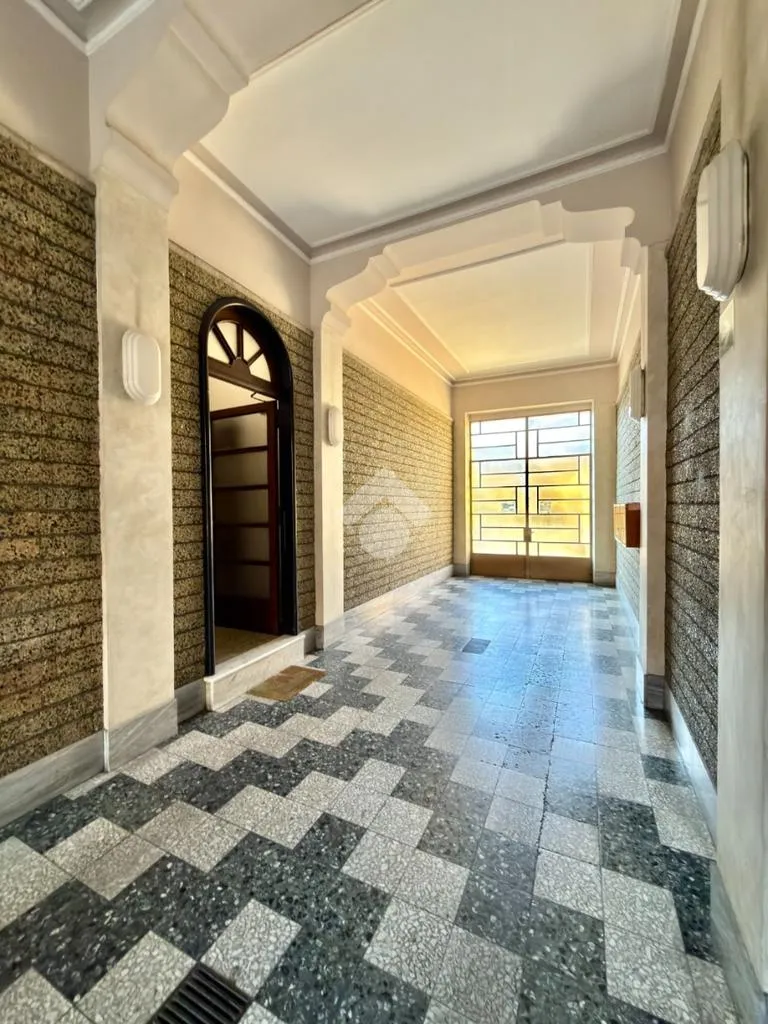 Esik - Fully Rented Flat with Balcony in Torino