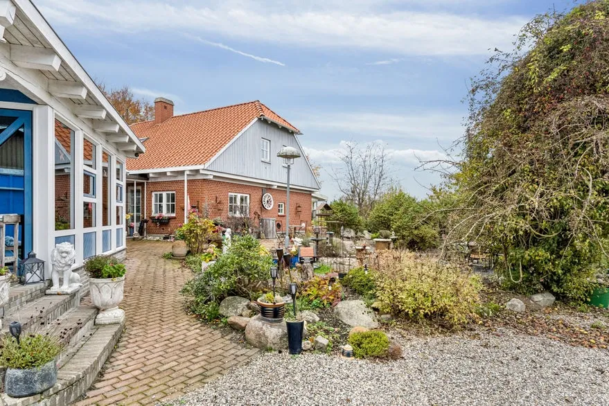 Aed - Mixed-Use Property with Garden in Kerteminde