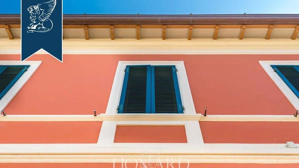 Exterior - Central Villa for Renovation in Forte dei Marmi