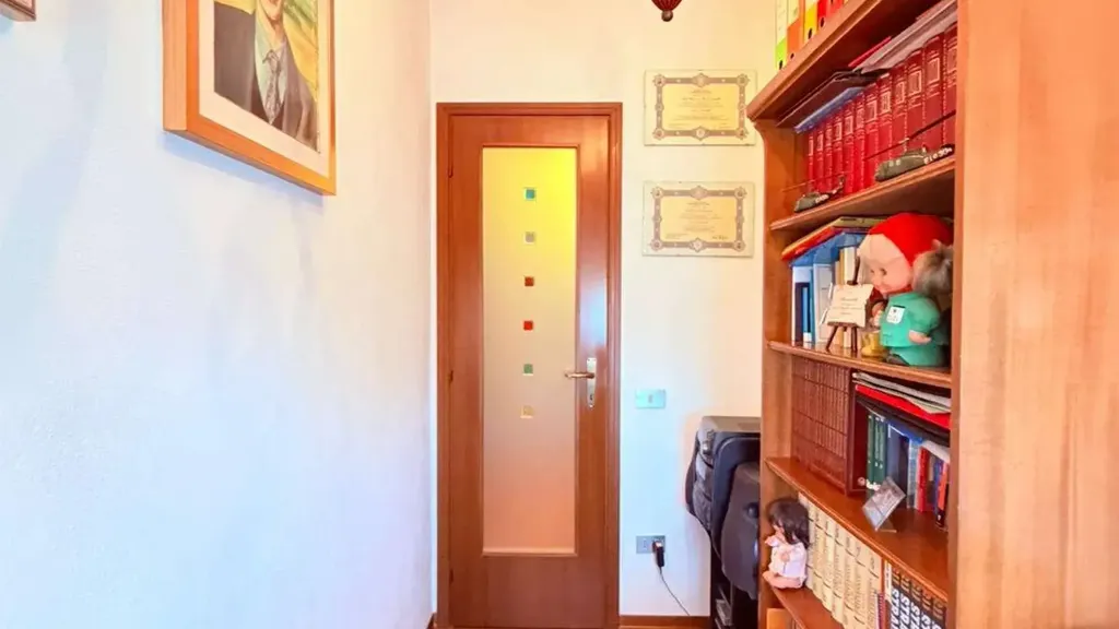 Esik - Apartment with Terrace in Calcinaia