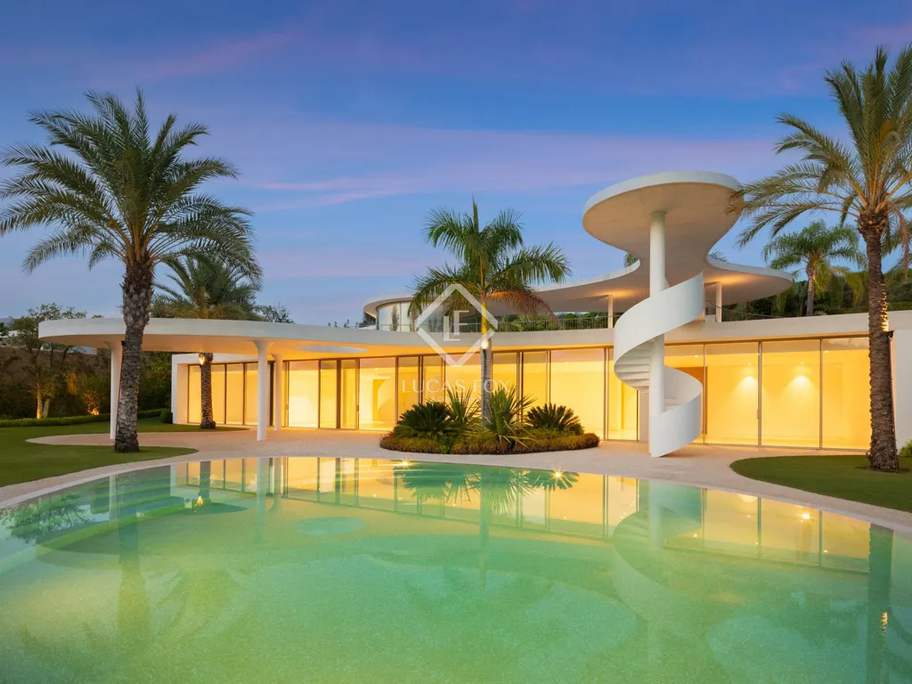 Piscina - Contemporary Villa with Pool in Estepona