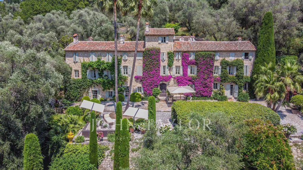 Vue aérienne - Bastide Luxueuse avec Piscine à Grasse