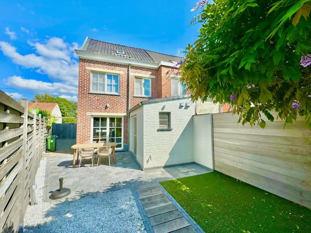 Jardin - Maison Rénovée avec Terrasse à Sleidinge