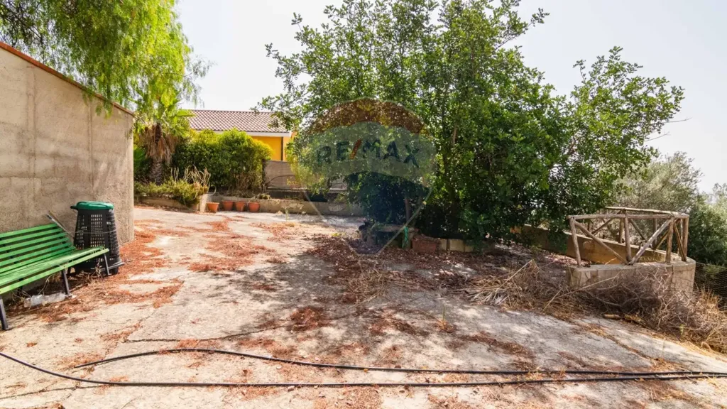 Jardin - Bifamiliar Villa with Garden in Caltanissetta