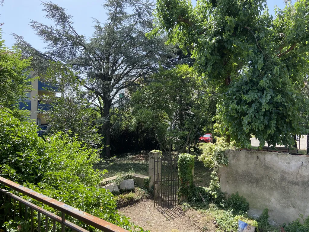 Aed - Old House with Potential Duplexes in Saint-Genis-Laval