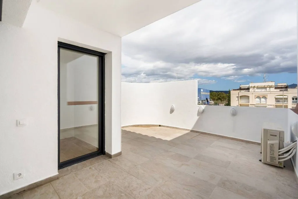 Terrace - Luxury Apartment with Marina Access in Empuriabrava