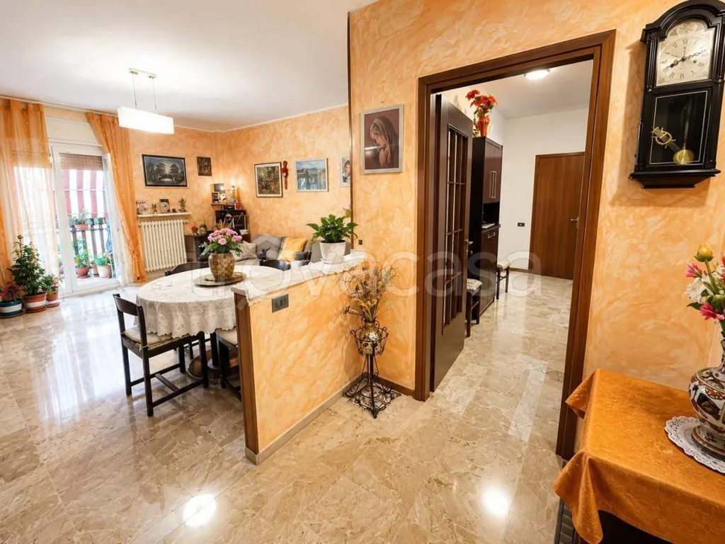 Salle à manger - Apartment with Balcony in Monte Marenzo