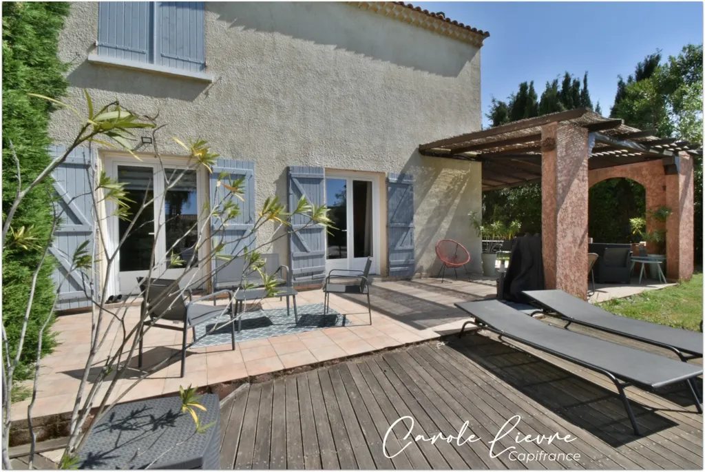 Terrasse - Maison avec Piscine et Terrain de 2000 m²