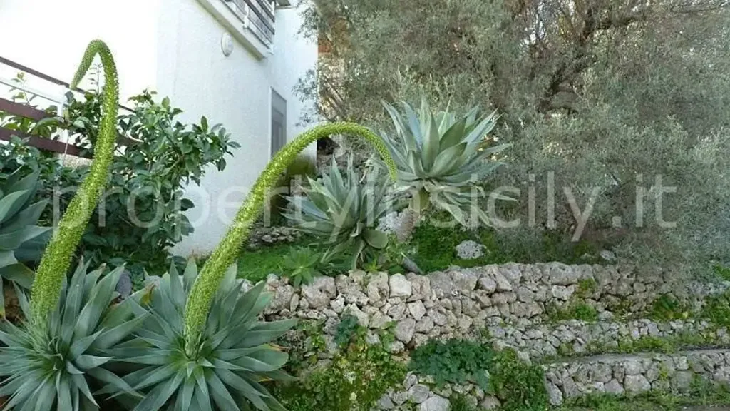 Villa with Panoramic Views in Noto