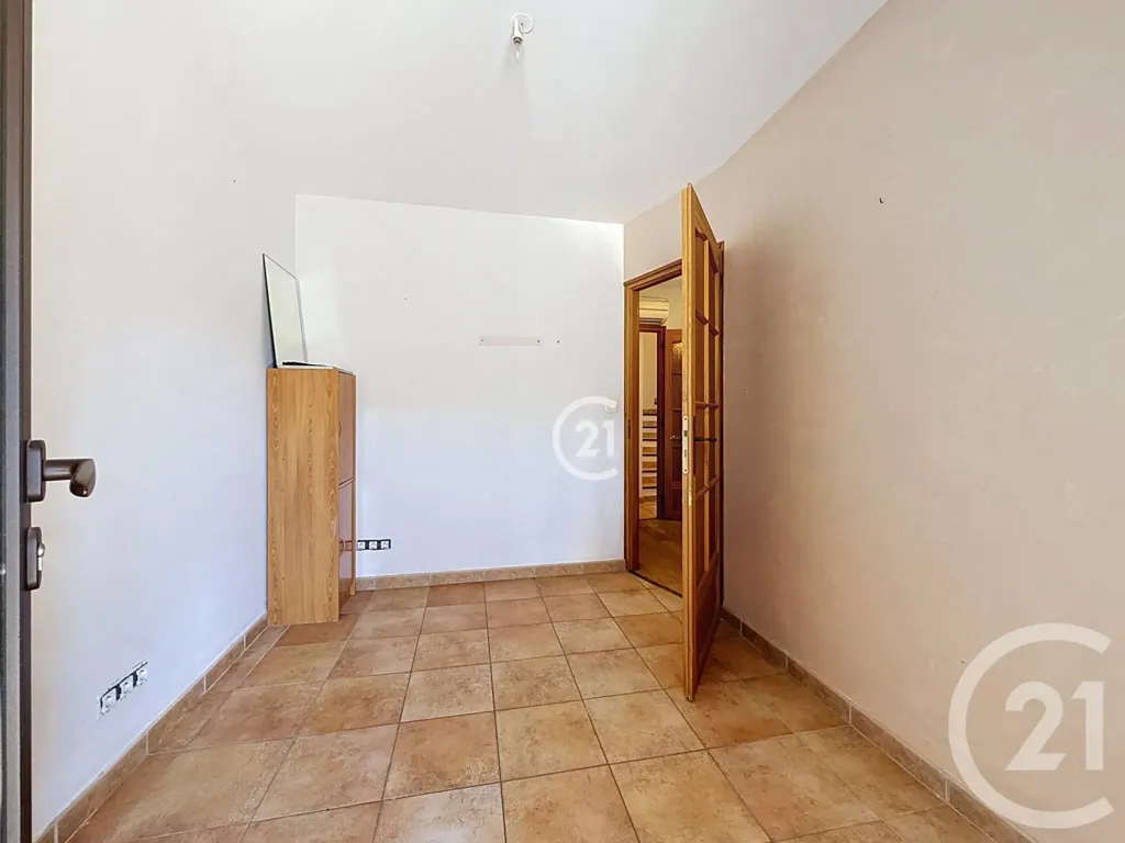 Esik - Character House with Potential in Eyragues Centre