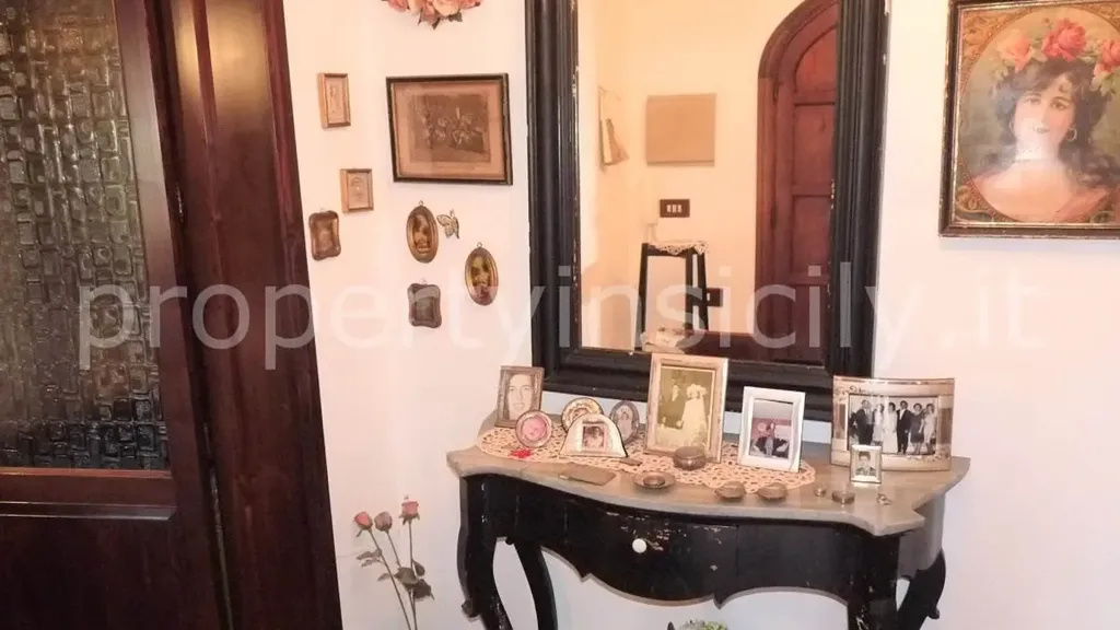 Esik - Villa with Sea View in Siracusa
