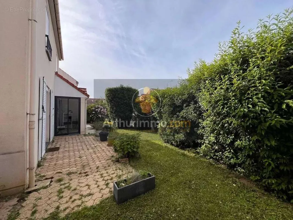 Aed - Charming House with Terrace in Brie-Comte-Robert
