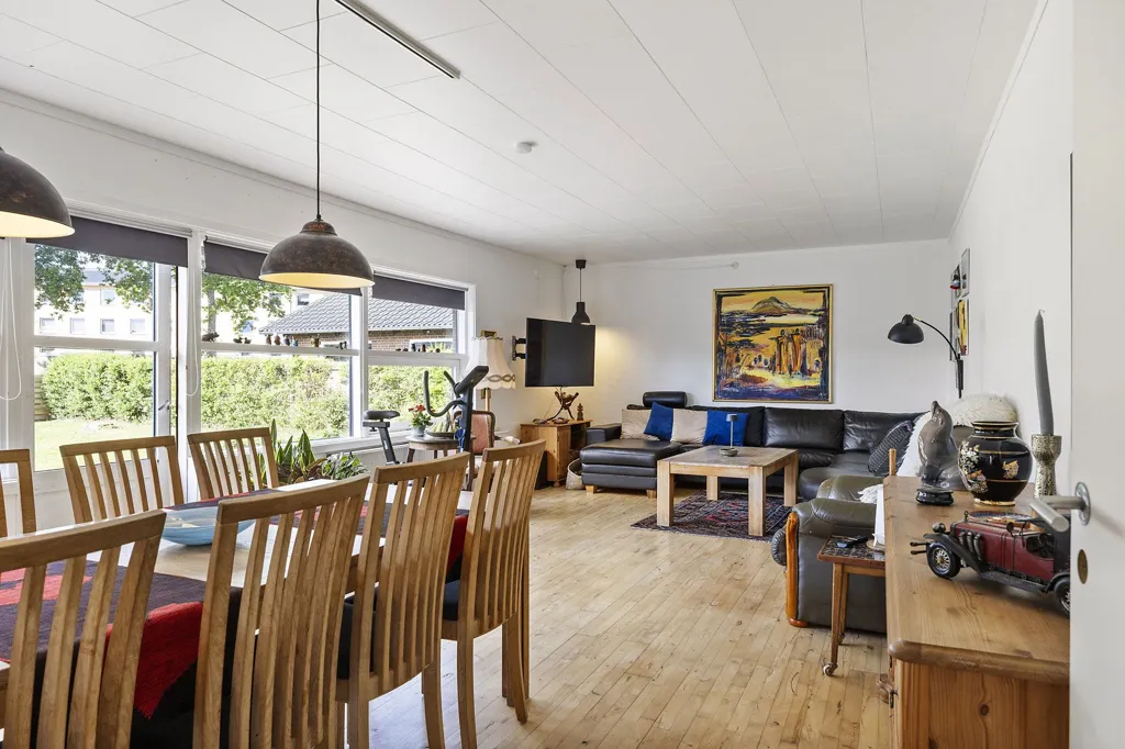 Söögituba - Fenced Villa with Garden in Grenaa