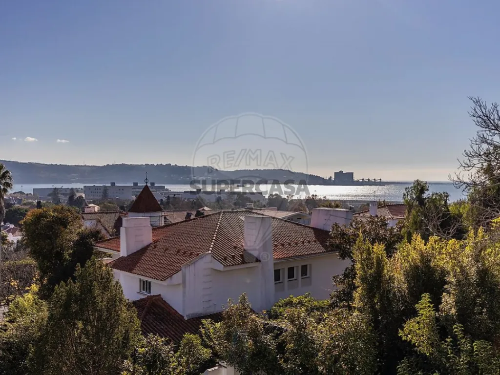 Aed - Luxury Villa with 1950s Charm in Lisbon
